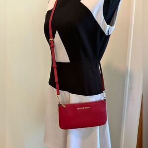 Michael Kors Jet Set Charm Large Zip Clutch Wristlet Flame Red